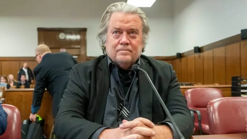 Trump’ın danışmanı Steve Bannon’a hapis cezasını çekmek üzere teslim olma emri