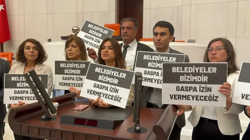 Hakkari’ye kayyum ataması TBMM’de siyasi polemikler ve eyleme yol açtı