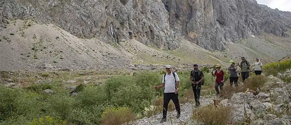 Tunceli'de 20 kilometrelik yürüyüşle ulaşılan saklı güzellik