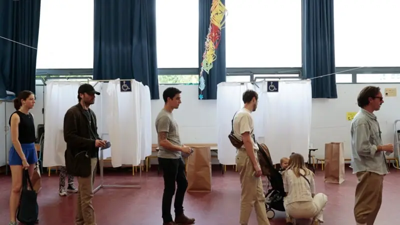 Fransa nefesini tuttu, kritik seçim Pazar günü: Fransızlar kimi iktidara taşıyacak?