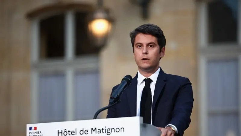 Başbakan istifa etti, Macron reddetti