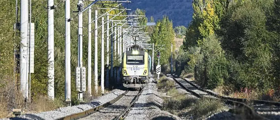Demir yollarında elektrikli hat uzunluğu 7 bin 142 kilometreye ulaştı