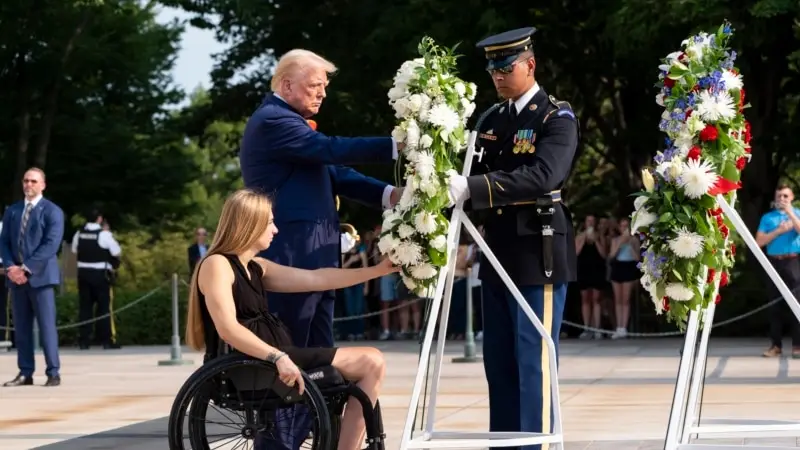 Trump Kampanyası, Arlington Askeri Mezarlığı'nda Fotoğraf Çekilmemesi Konusunda Uyarıldı