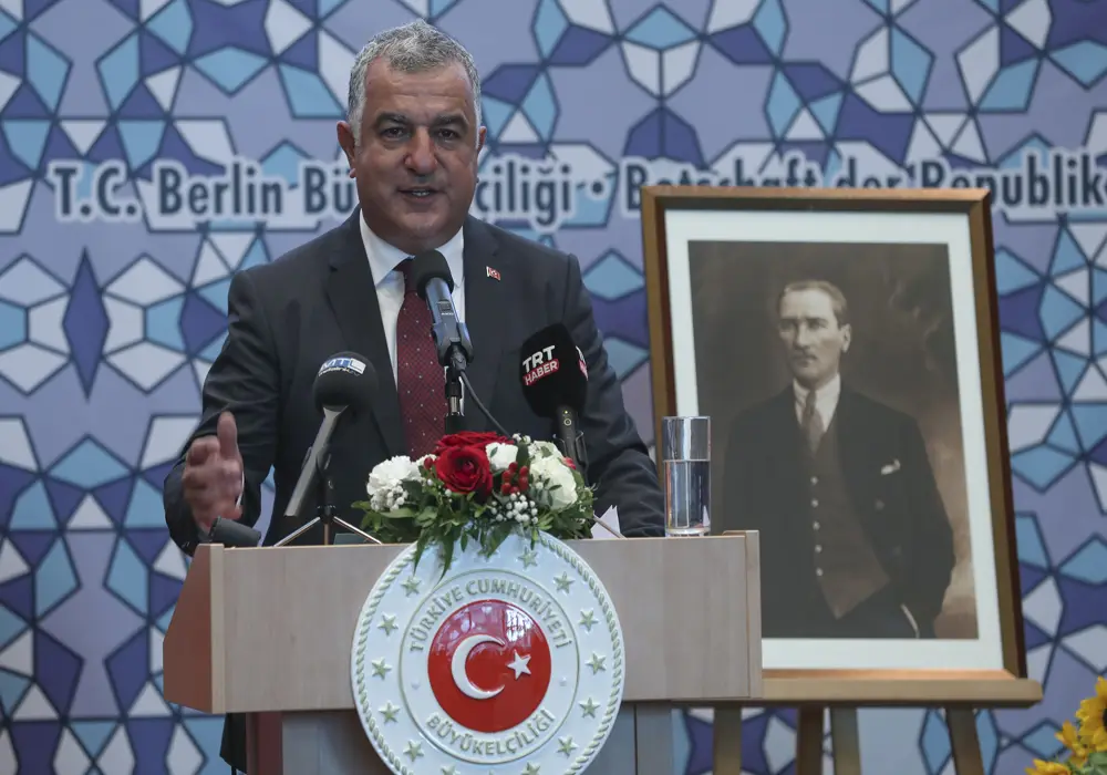 Türkiye’nin Berlin Büyükelçiliği’nde Görev Değişimi: Şen’in Yerine Turan Atandı
