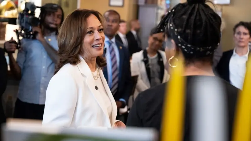 Harris rakibi Trump’ı "siyasi gösteri uğruna kutsal topraklara saygısızlıkla" suçladı
