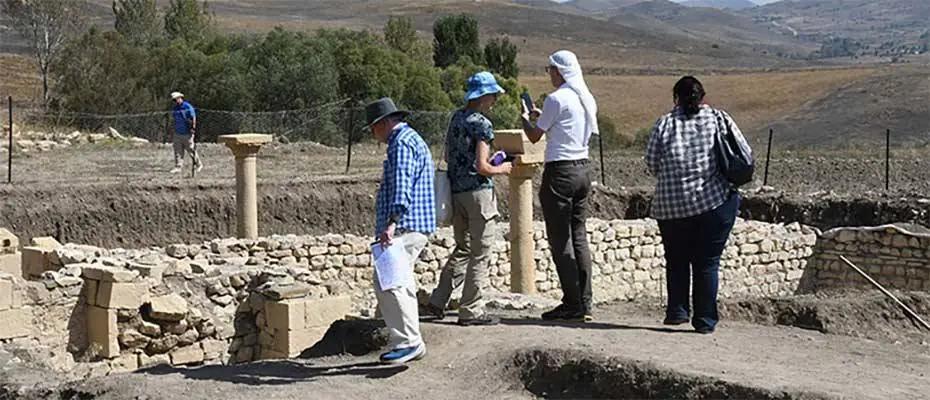 Farklı ülkelerden akademisyenler Satala Antik Kenti kazı alanında incelemede bulundu