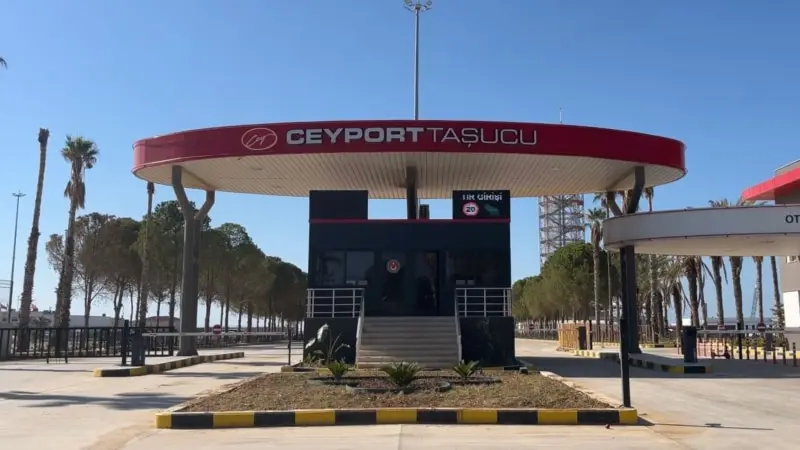 Taşucu Lübnan'dan kaçanlar için geçiş noktası oldu