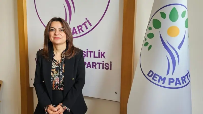 DEM Parti, Bahçeli'nin tokalaşmasını “stratejik hamle” olarak yorumladı