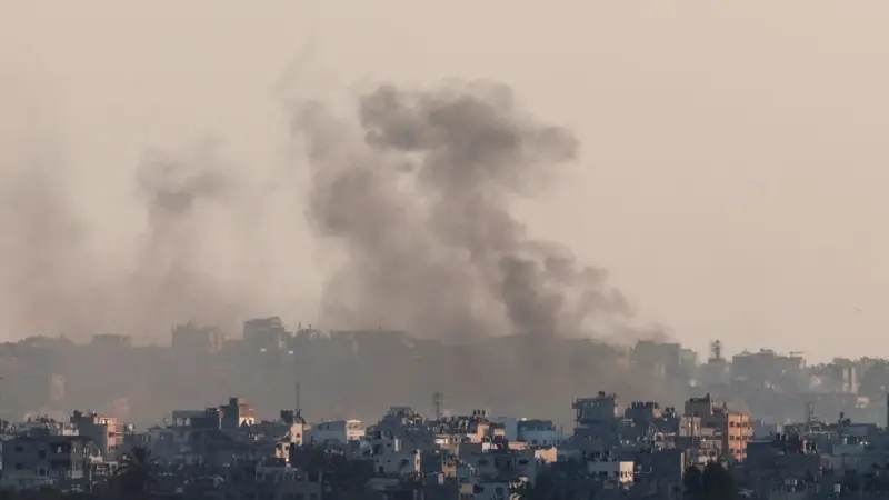 İsrail Gazze'nin kuzeyine ağır bombardıman düzenlerken Lübnan'daki BM Barış Gücü askerleri yine vuruldu