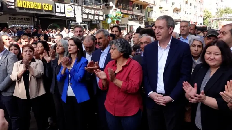6 gözaltı, milletvekilleri hakkında suç duyurusu
