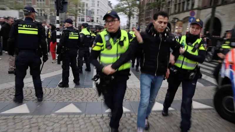 Paris’te yoğun güvenlik önlemleri alınıyor