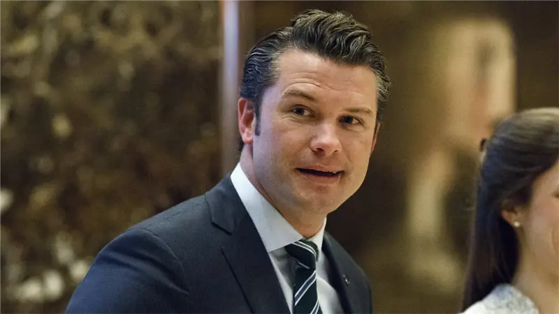 Trump'ın ABD Savunma Bakanı adayı Pete Hegseth, madalyalı eski muharip ve Fox News sunucusu