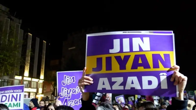 Diyarbakır'da “jin, jiyan, azadî" sloganı neden yasaklandı?
