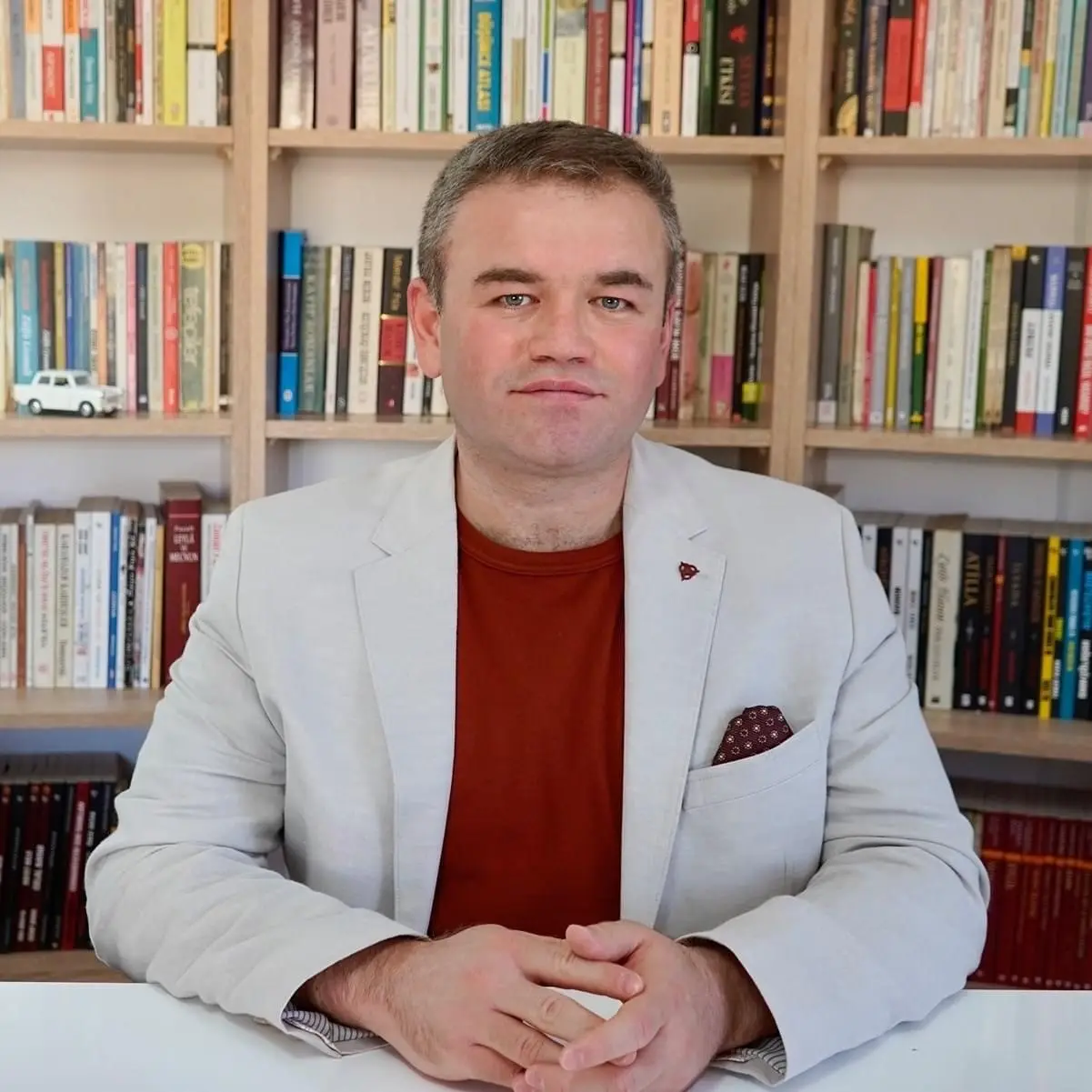 Almanya`da Türk gazetecinin aracı kundaklandı