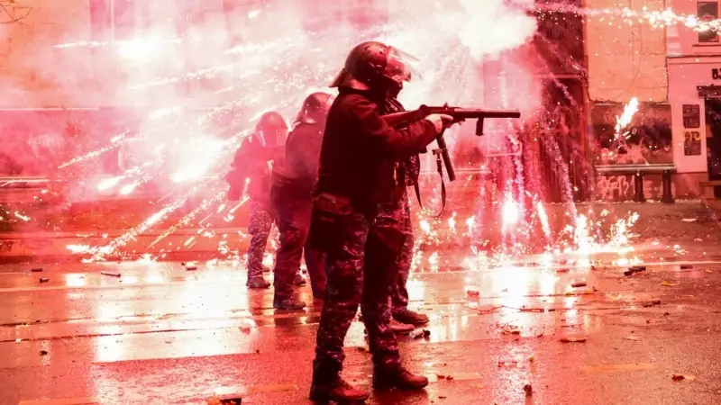 Gürcistan'da AB müzakerelerini askıya alan hükümete karşı protestolar yayılıyor