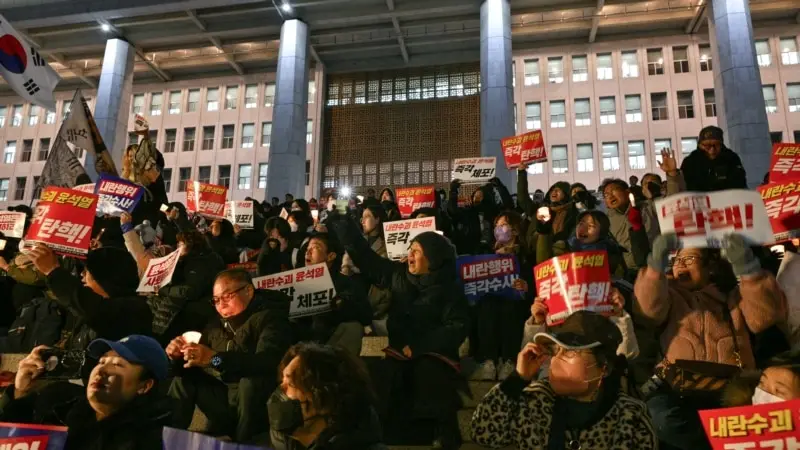 Güney Kore’de sıkıyönetimden geri adım atan Cumhurbaşkanı Yoon'un görevden azli için yasa tasarısı