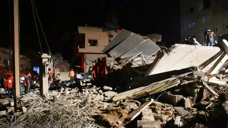 Suriye'de iki kasabayı ele geçiren isyancılar Humus'a yaklaştı