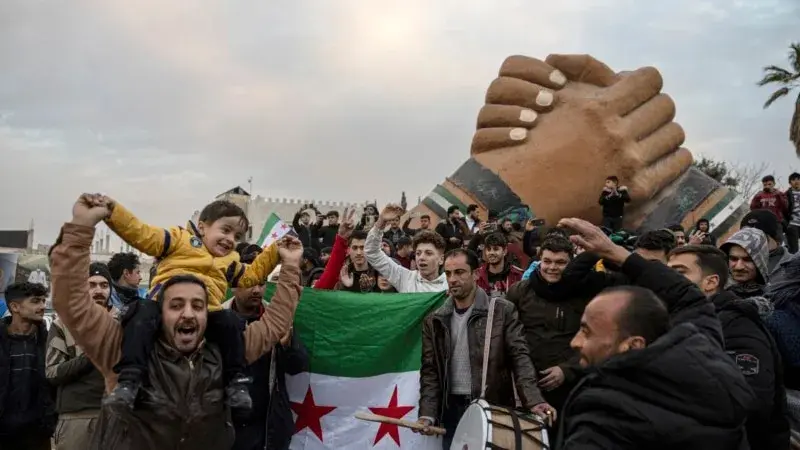 Suriyeli isyancılar Menbiç kentine girdi mi?