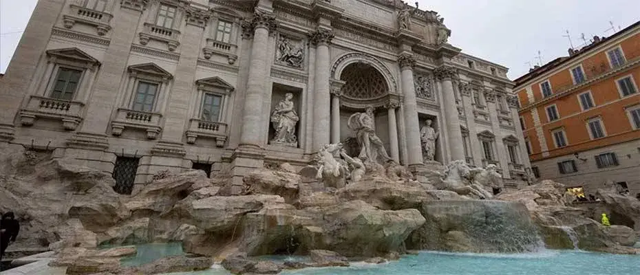 Roma'nın tarihi Trevi Çeşmesi yeniden açıldı