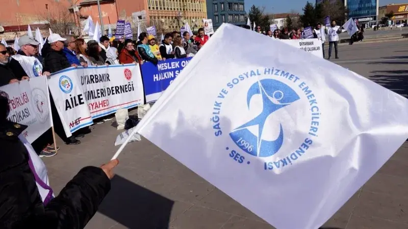 Sağlık çalışanları Diyarbakır’da da eylemde