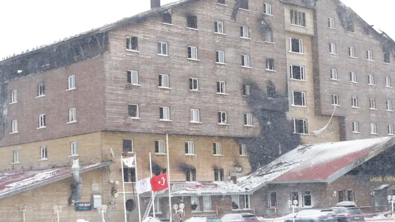 Bolu'daki yangında Büyükşehir Belediyesi ile Kültür ve Turizm Bakanlığı arasındaki denetim tartışması sürüyor