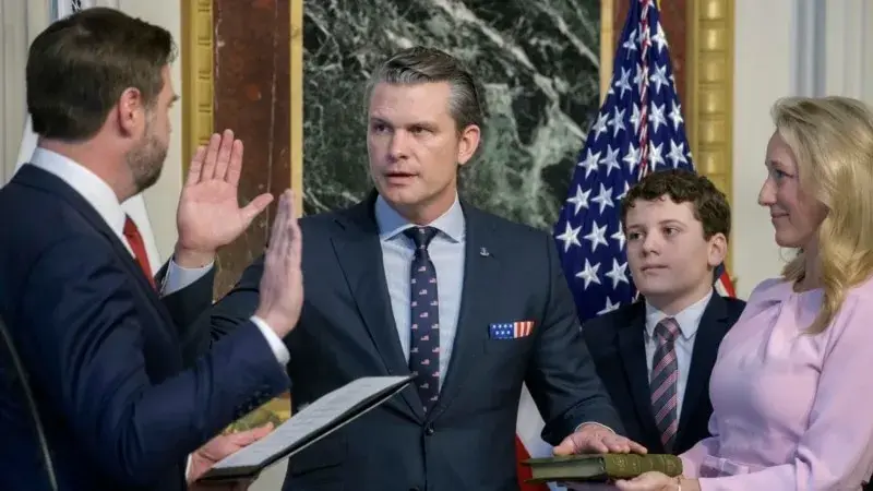Hegseth Senato'dan onay alarak Savunma Bakanı oldu