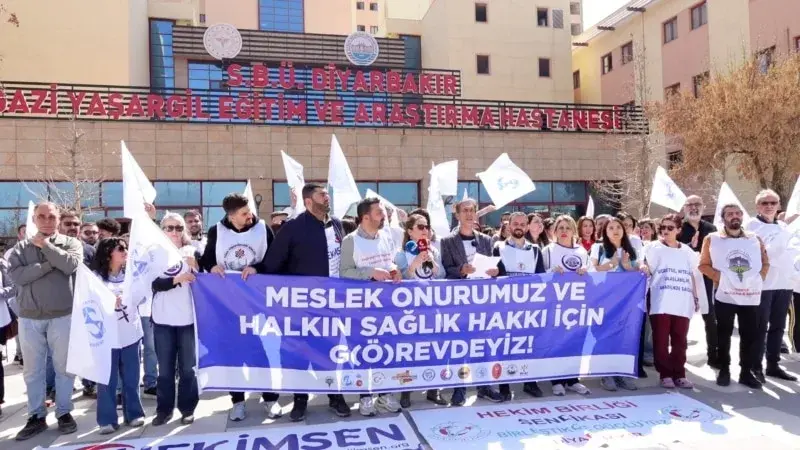 14 Mart Tıp Bayramı’nda sağlık çalışanları Türkiye genelinde iş bıraktı
