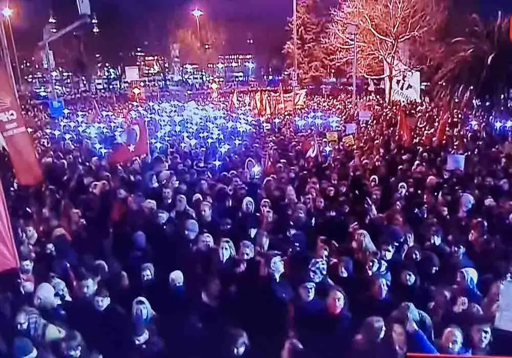 Özgür Özel Saraçhane’de: "Her Şey Onun İçin!"