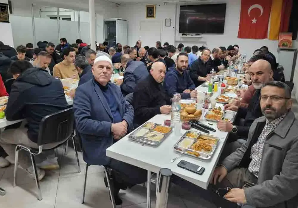Landshut`da Birlik ve Dayanışma İçinde İftar Programı Düzenlendi
