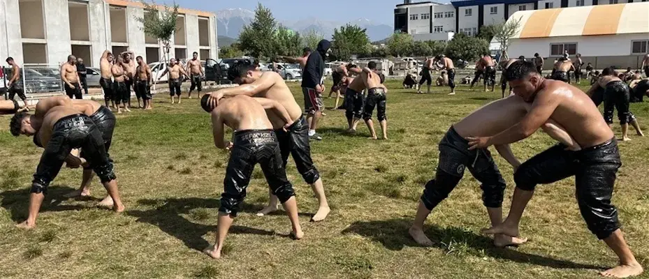 Antalya'da pehlivanlar sezona hazırlanıyor