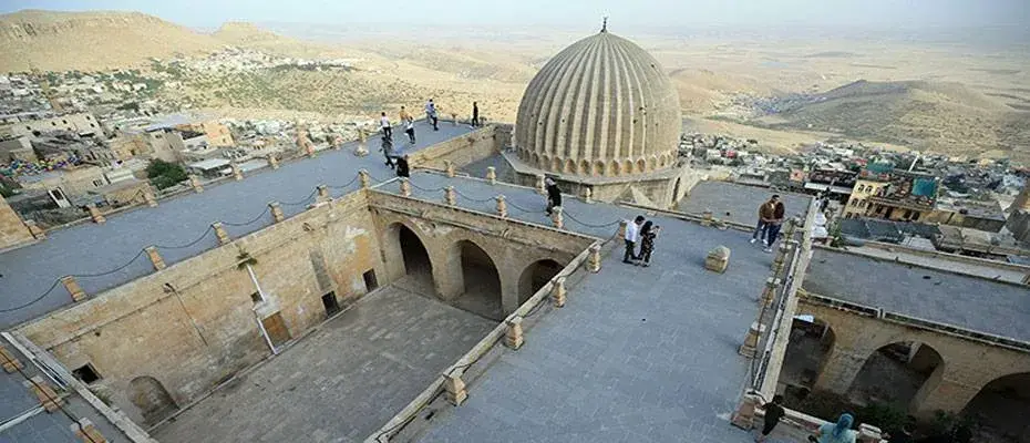 Mardin'de ziyaretçiler zamanın izini sürüyor