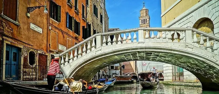 Venedik'te günübirlik turistlerden geçen yıl alınmaya başlayan giriş ücreti bu yıl da devam edecek