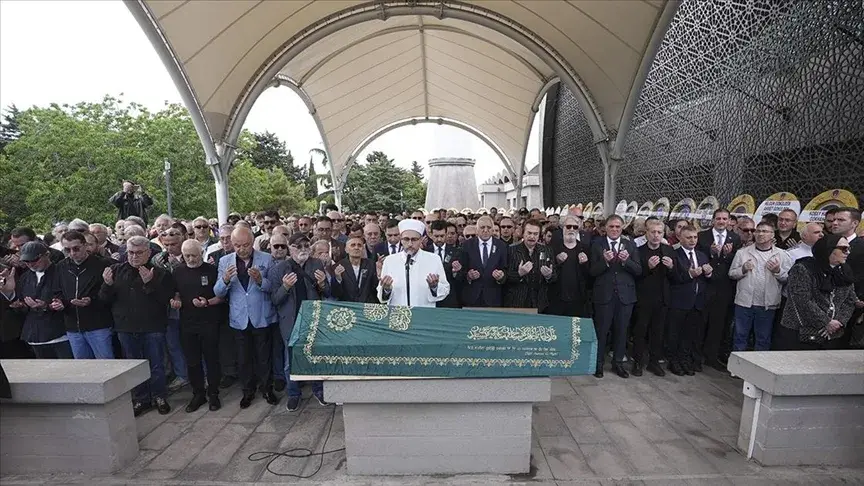 Usta sanatçı İlhan Şeşen son yolculuğuna uğurlandı