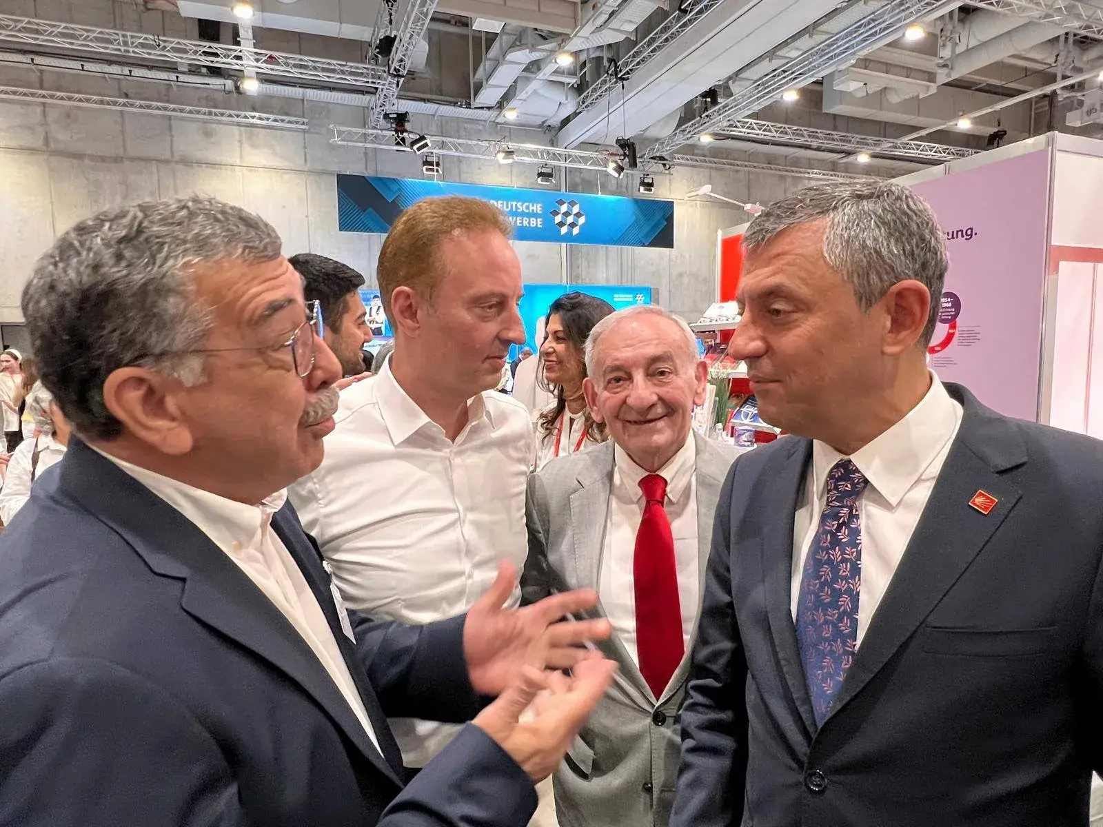 HDF'den Sert Tepki: "CHP’ye Atanmış Sözde Genel Başkan ve Yönetimini Tanımıyoruz"