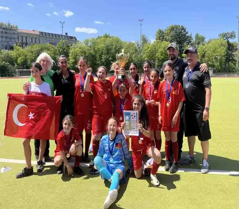 Berlin’de 9. SESB Kızlar Futbol Turnuvası Renkli Görüntülere Sahne Oldu