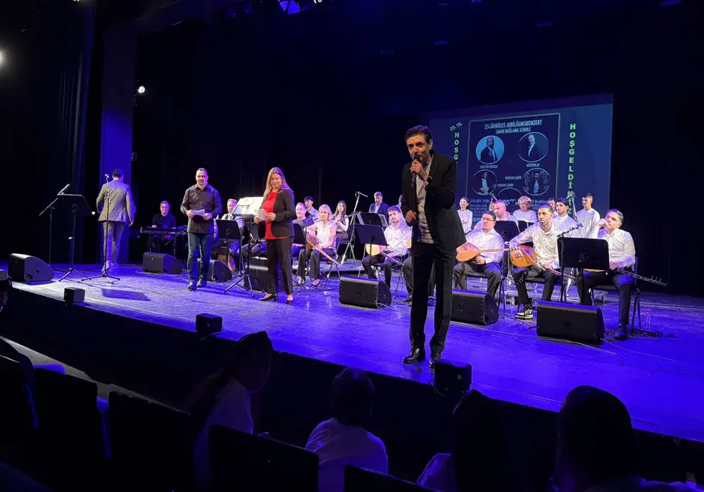 Şahin Bağlama Okulu 25. Yılında Berlin’de Unutulmaz Bir Konserle Kutlama Yaptı