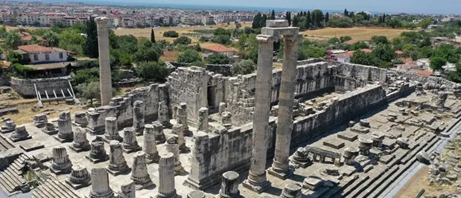 Kehanet merkezi Apollon Tapınağı gece de gezilebilecek