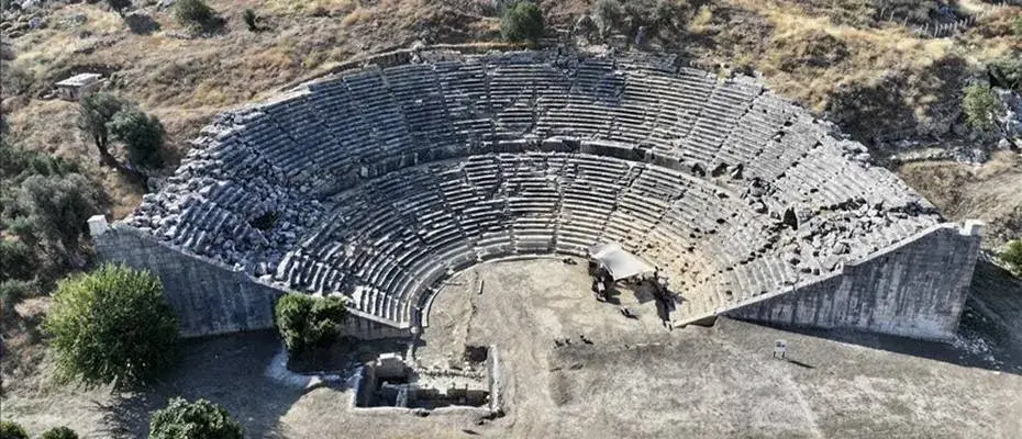 Letoon Kutsal Alanı'ndaki 8 bin kişilik tiyatro restore edilecek