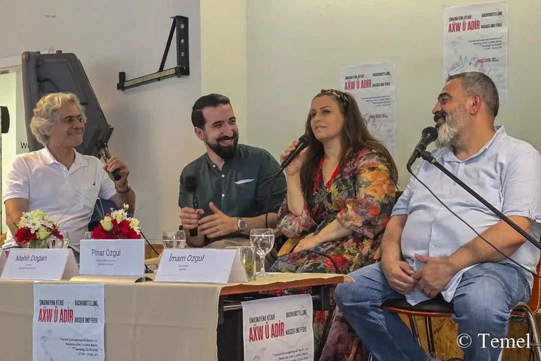 Pınar Özgül, Berlin’de Şiir ve Türkü Kitabını Tanıttı
