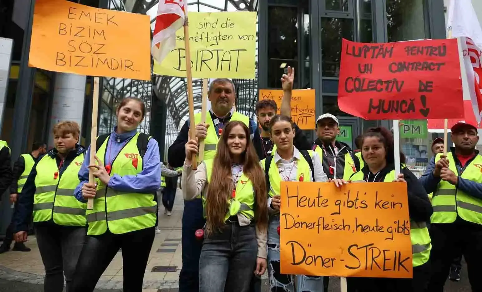 Almanya'da BİRTAT Döner işçileri grevde