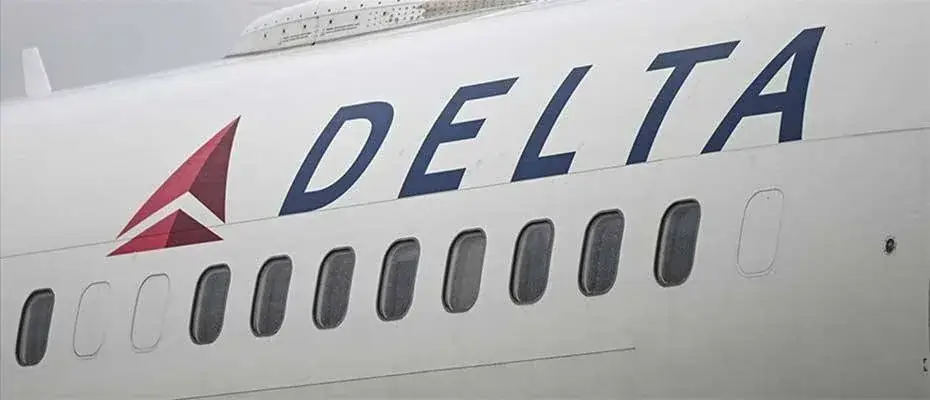 Kanat Üzerindeki Delta Air Lines Boeing 737 parçası uçuş sırasında koptu