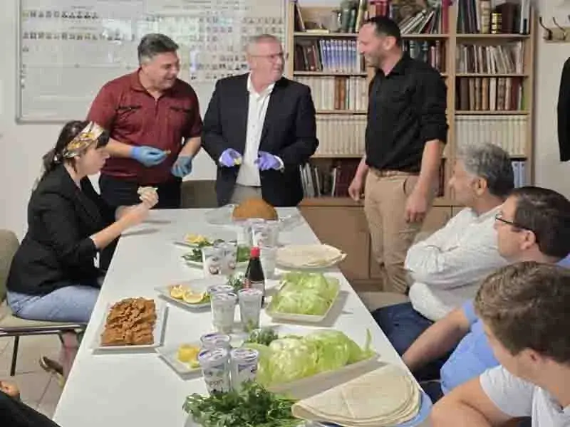 Schwandorf Belediye Başkanı Andreas Feller ve eşine Çig Köfte ziyafeti