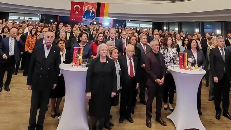 Cumhuriyeti’nin 102. yıldönümünü Frankfurt’ta da kutlandı