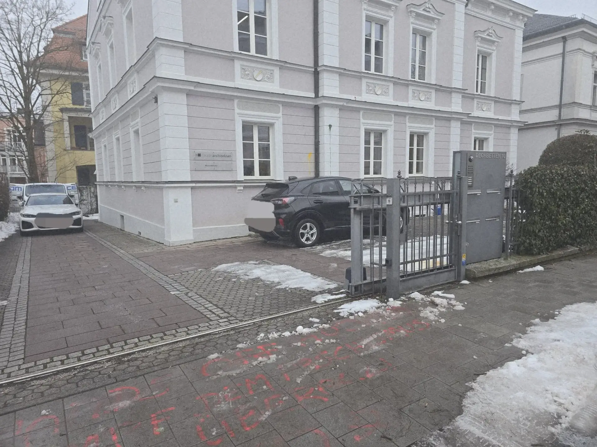 Regensburg Fahri Türk Konsolosluğuna Boyalı Saldırı