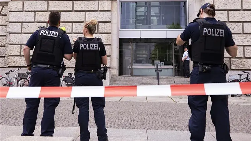 Hannover'de 5 polis açığa alındı