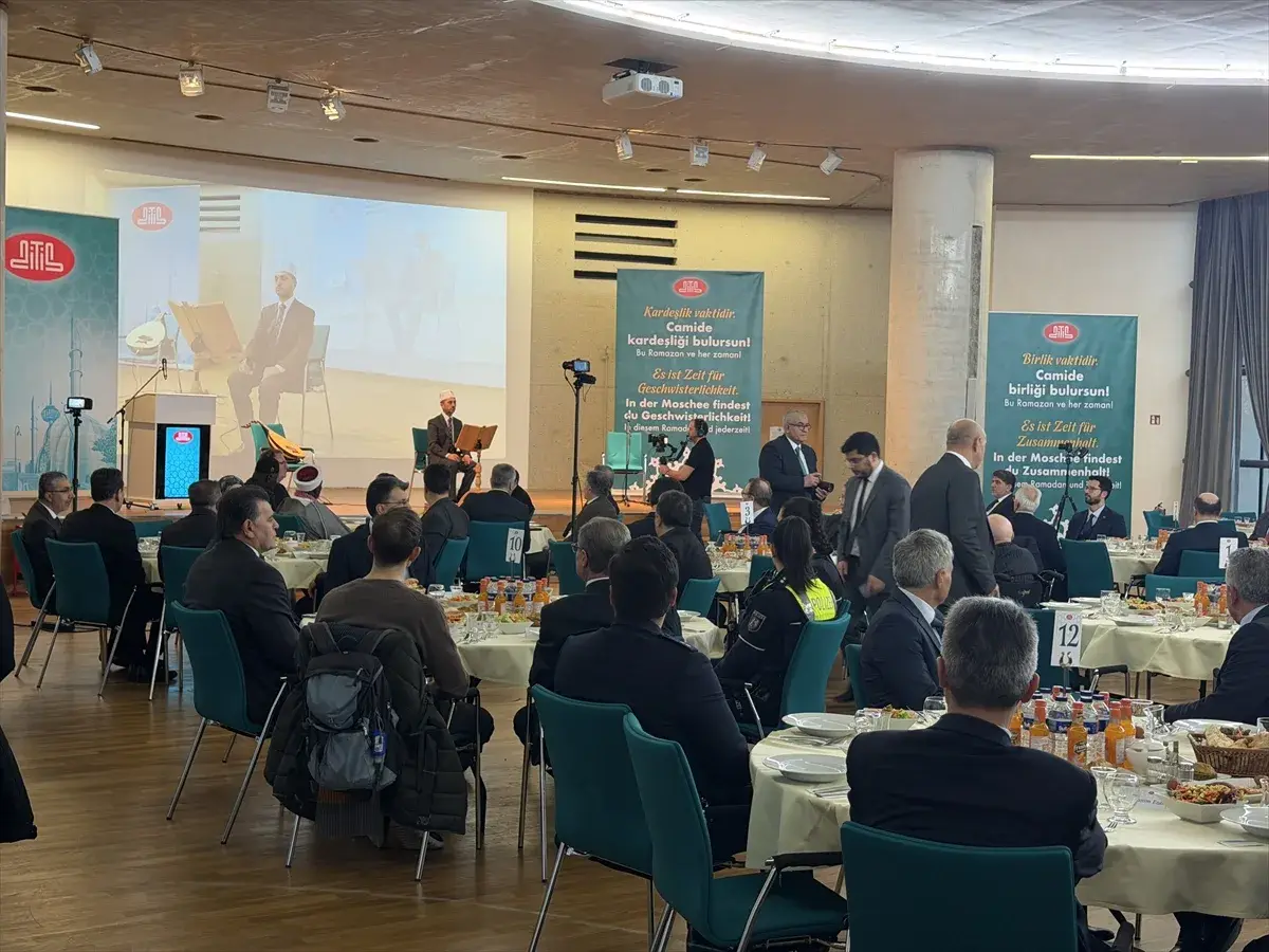 Almanya'da Türkler ve Almanlar birlikte iftar yaptı