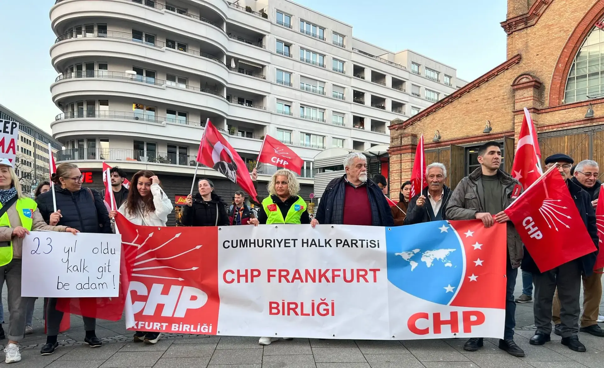 İmamoğlu ve arkadaşları için Frankfurt’ta destek eylemi