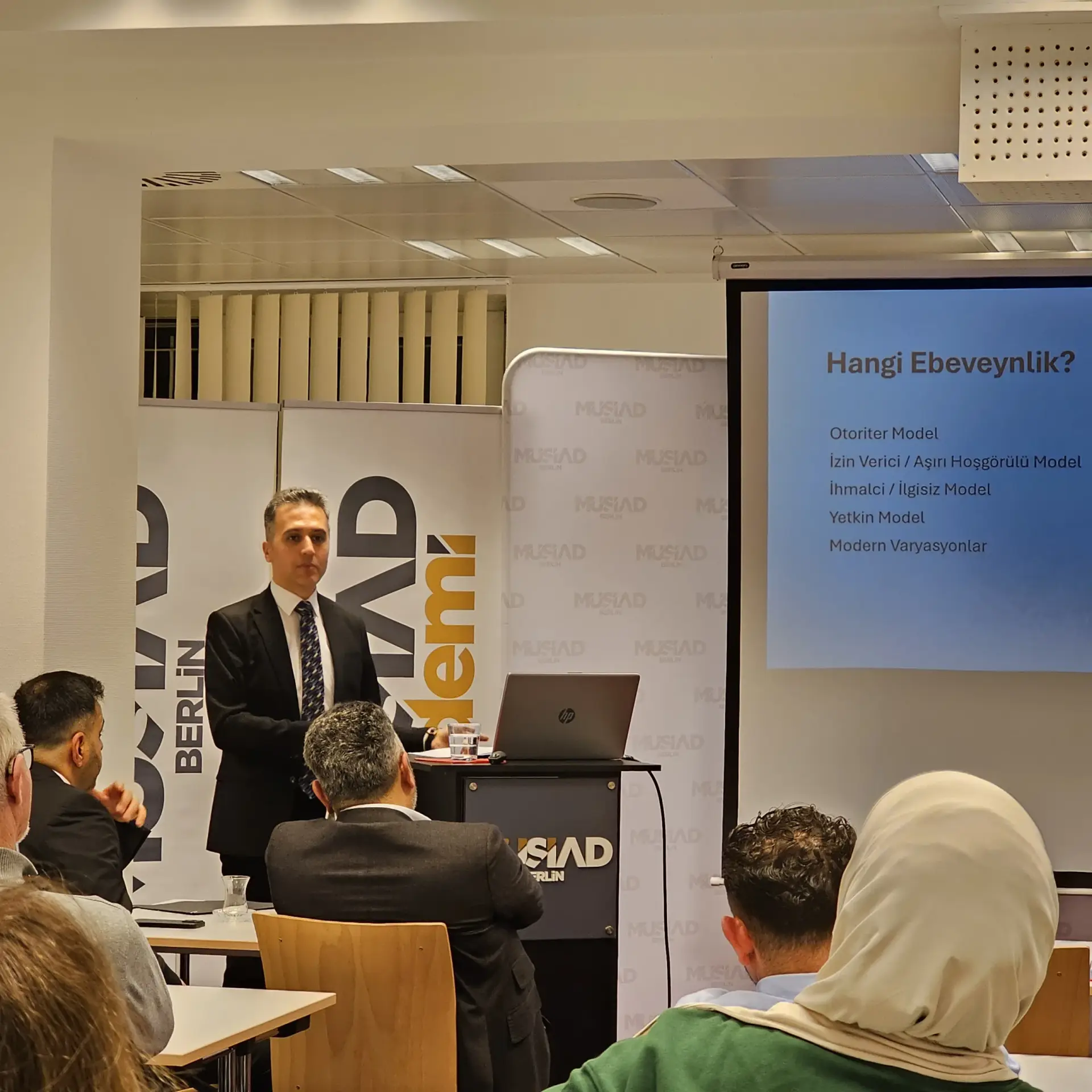 Berlin’de “Rehber Ebeveynlik” Konferansına Yoğun İlgi