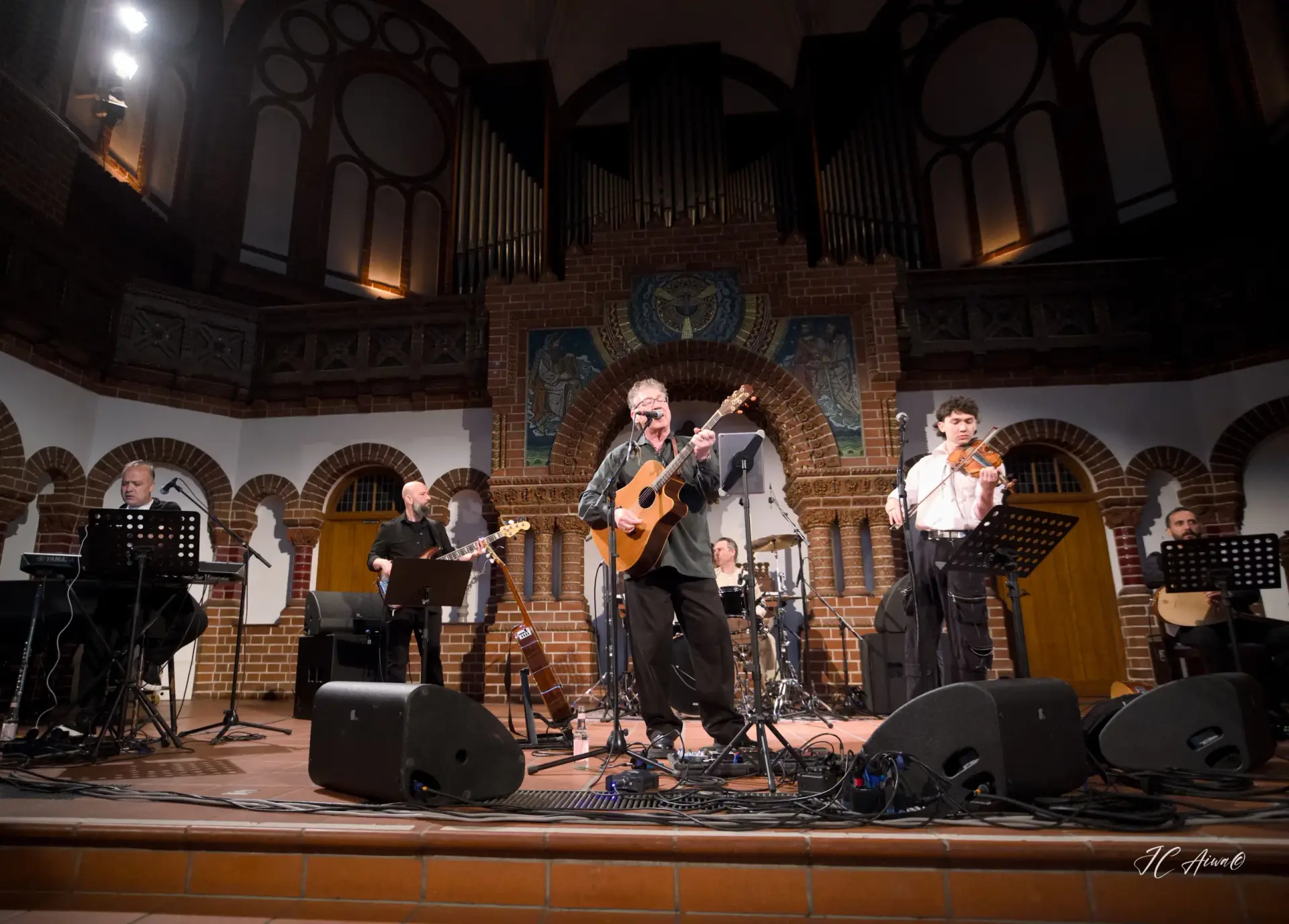 Paul Dwyer Berlin’de Kültürlerarası Müzik Rüzgârı Estirdi