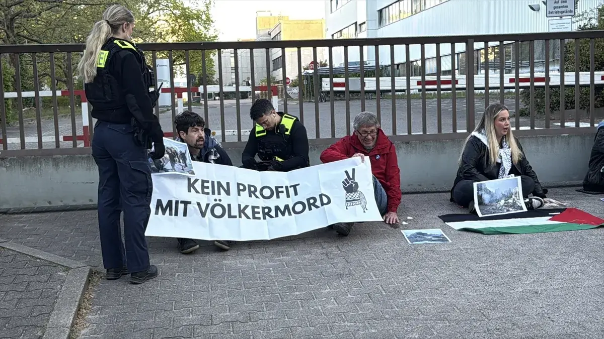 Aktivistler İsrail için mühimmat üreten Rheinmetall şirketini protesto etti